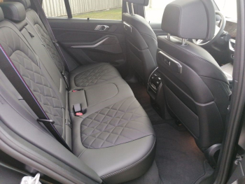 BMW X5 M60i