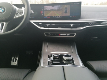 BMW X5 M60i