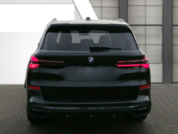 BMW X5 M60i
