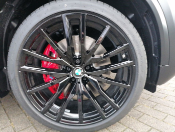 BMW X5 M60i