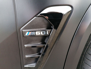BMW X5 M60i