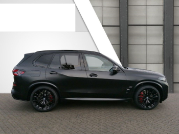 BMW X5 M60i