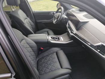 BMW X5 M60i