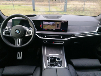 BMW X5 M60i