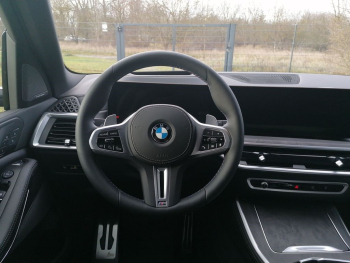 BMW X5 M60i