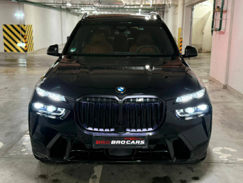 BMW X7 xDrive40d M Sport Pro Black Sapphire 2025