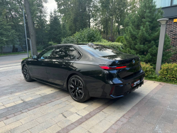 BMW 740d xDrive M-Sport_WBA21EJ090CV04155