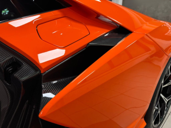 Lamborghini Revuelto AdPersonam