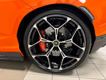 Lamborghini Revuelto AdPersonam