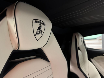 Lamborghini Revuelto AdPersonam