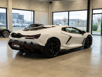 Lamborghini Revuelto