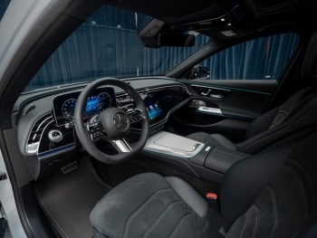 Mercedes-Benz E 220 d AMG Silver, салон