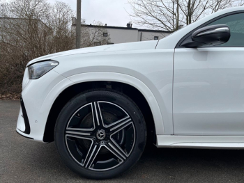 Mercedes-Benz GLE 300 d 4MATIC white