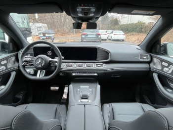 Mercedes-Benz GLE 300 d 4MATIC white