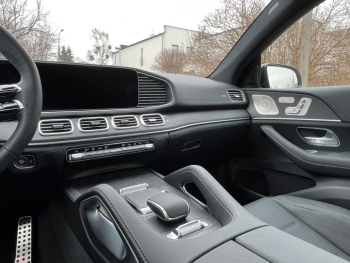 Mercedes-Benz GLE 300 d 4MATIC white