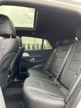 Mercedes-Benz GLE 300 d 4MATIC white