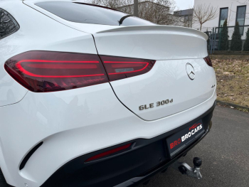 Mercedes-Benz GLE 300 d 4MATIC white