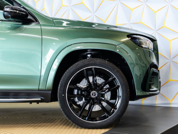 Mercedes-Benz GLS 450d green
