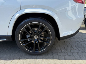 Mercedes-Benz GLS 450d white