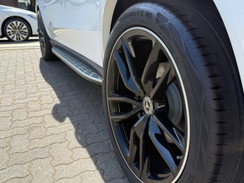 Mercedes-Benz GLS 450d white