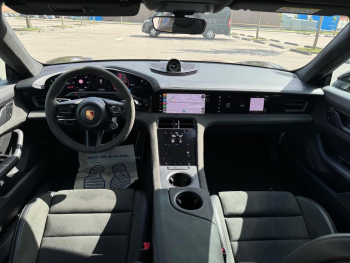 Porsche Taycan Sport, интерьер.